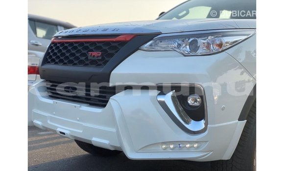 Acheter Import Voiture Toyota Fortuner Blanc à Import - Dubai, Région de la Bouenza Acheter Import Voiture Toyota Fortuner Blanc à Import - Dubai, Région de la Bouenza