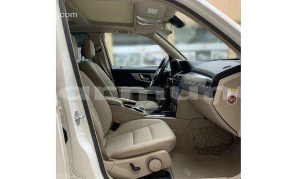 Buy Import Mercedes-Benz 190 White Car in Import - Dubai in Region of Bouenza Buy Import Mercedes-Benz 190 White Car in Import - Dubai in Region of Bouenza