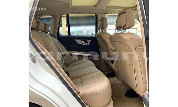 Buy Import Mercedes-Benz 190 White Car in Import - Dubai in Region of Bouenza Buy Import Mercedes-Benz 190 White Car in Import - Dubai in Region of Bouenza