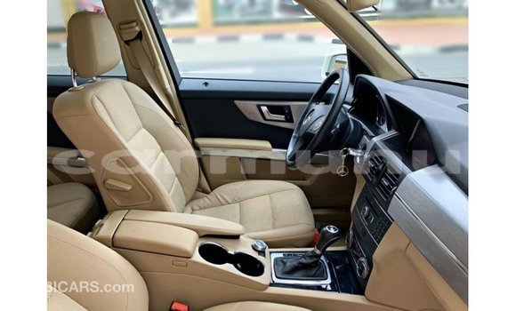 Buy Import Mercedes-Benz 190 White Car in Import - Dubai in Region of Bouenza Buy Import Mercedes-Benz 190 White Car in Import - Dubai in Region of Bouenza