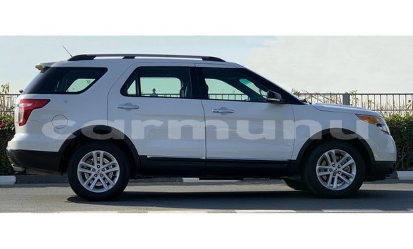 Acheter Import Voiture Ford Explorer Blanc à Import - Dubai, Région de la Bouenza Acheter Import Voiture Ford Explorer Blanc à Import - Dubai, Région de la Bouenza