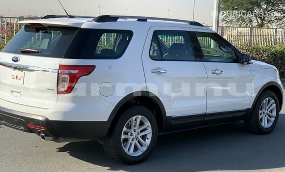 Acheter Import Voiture Ford Explorer Blanc à Import - Dubai, Région de la Bouenza Acheter Import Voiture Ford Explorer Blanc à Import - Dubai, Région de la Bouenza