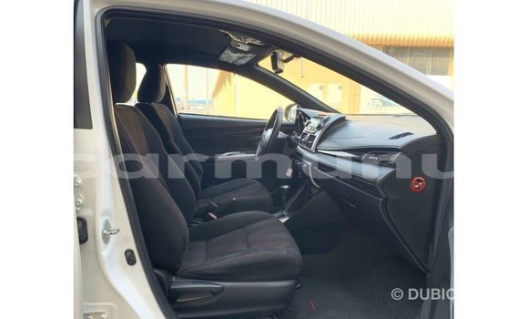 Acheter Import Voiture Toyota Yaris Blanc à Import - Dubai, Région de la Bouenza Acheter Import Voiture Toyota Yaris Blanc à Import - Dubai, Région de la Bouenza