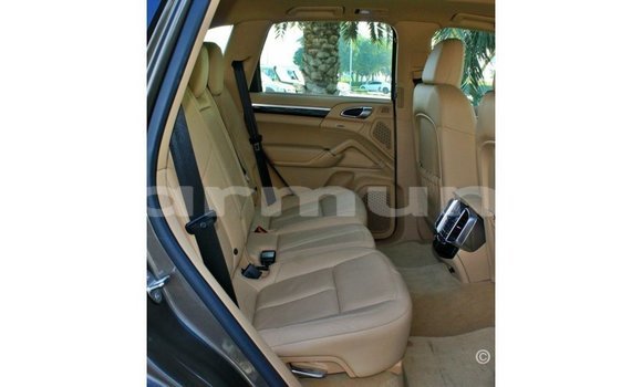 Acheter Import Voiture Porsche Cayenne Marron à Import - Dubai, Région de la Bouenza Acheter Import Voiture Porsche Cayenne Marron à Import - Dubai, Région de la Bouenza