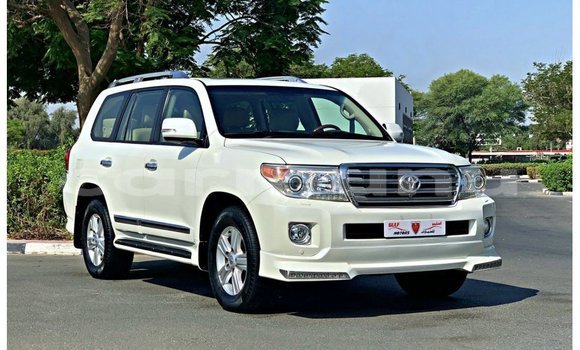 Acheter Import Voiture Toyota Land Cruiser Blanc à Import - Dubai, Région de la Bouenza Acheter Import Voiture Toyota Land Cruiser Blanc à Import - Dubai, Région de la Bouenza