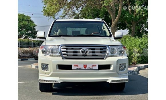 Acheter Import Voiture Toyota Land Cruiser Blanc à Import - Dubai, Région de la Bouenza Acheter Import Voiture Toyota Land Cruiser Blanc à Import - Dubai, Région de la Bouenza