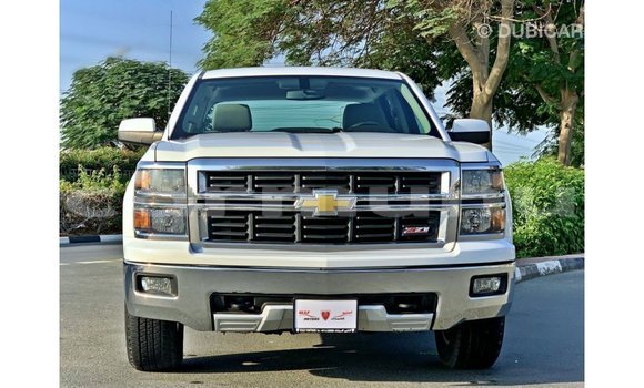 Acheter Import Voiture Chevrolet Silverado Blanc à Import - Dubai, Région de la Bouenza Acheter Import Voiture Chevrolet Silverado Blanc à Import - Dubai, Région de la Bouenza