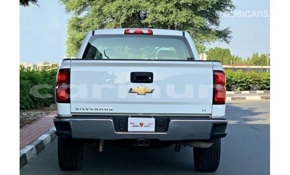 Acheter Import Voiture Chevrolet Silverado Blanc à Import - Dubai, Région de la Bouenza Acheter Import Voiture Chevrolet Silverado Blanc à Import - Dubai, Région de la Bouenza