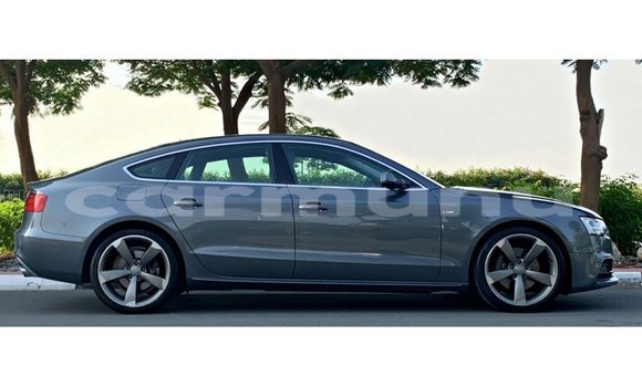 Acheter Import Voiture Audi 100 Autre à Import - Dubai, Région de la Bouenza Acheter Import Voiture Audi 100 Autre à Import - Dubai, Région de la Bouenza