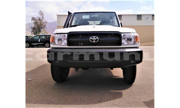 Acheter Import Voiture Toyota Land Cruiser Blanc à Import - Dubai, Région de la Bouenza