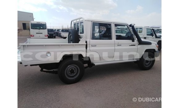 Acheter Import Voiture Toyota Land Cruiser Blanc à Import - Dubai, Région de la Bouenza Acheter Import Voiture Toyota Land Cruiser Blanc à Import - Dubai, Région de la Bouenza