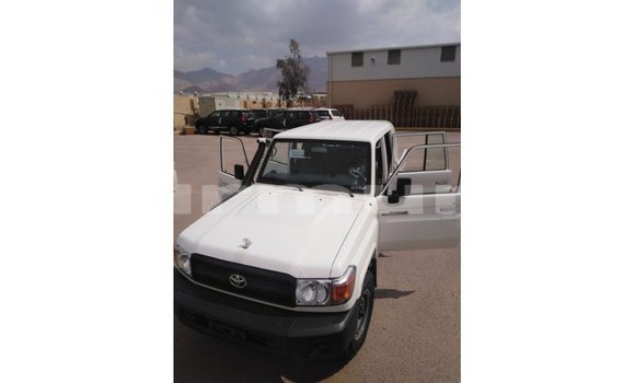Acheter Import Voiture Toyota Land Cruiser Blanc à Import - Dubai, Région de la Bouenza Acheter Import Voiture Toyota Land Cruiser Blanc à Import - Dubai, Région de la Bouenza