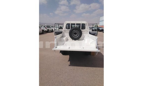 Acheter Import Voiture Toyota Land Cruiser Blanc à Import - Dubai, Région de la Bouenza Acheter Import Voiture Toyota Land Cruiser Blanc à Import - Dubai, Région de la Bouenza