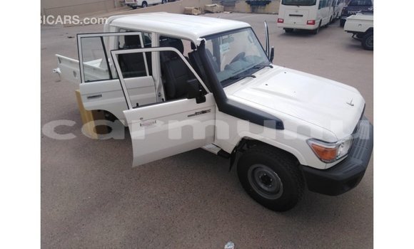 Acheter Import Voiture Toyota Land Cruiser Blanc à Import - Dubai, Région de la Bouenza Acheter Import Voiture Toyota Land Cruiser Blanc à Import - Dubai, Région de la Bouenza