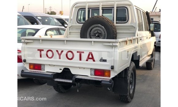 Buy Import Toyota Land Cruiser White Car in Import - Dubai in Region of Bouenza Buy Import Toyota Land Cruiser White Car in Import - Dubai in Region of Bouenza