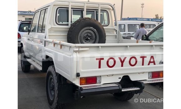 Buy Import Toyota Land Cruiser White Car in Import - Dubai in Region of Bouenza Buy Import Toyota Land Cruiser White Car in Import - Dubai in Region of Bouenza
