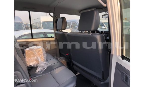 Buy Import Toyota Land Cruiser White Car in Import - Dubai in Region of Bouenza Buy Import Toyota Land Cruiser White Car in Import - Dubai in Region of Bouenza