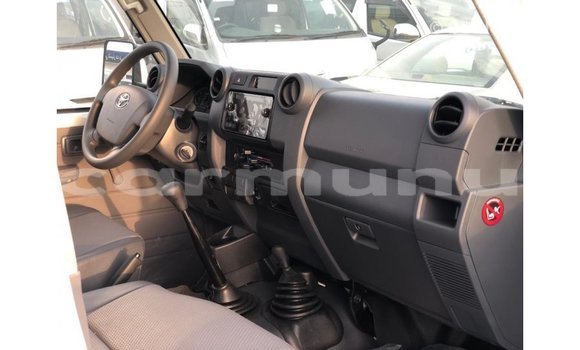Buy Import Toyota Land Cruiser White Car in Import - Dubai in Region of Bouenza Buy Import Toyota Land Cruiser White Car in Import - Dubai in Region of Bouenza