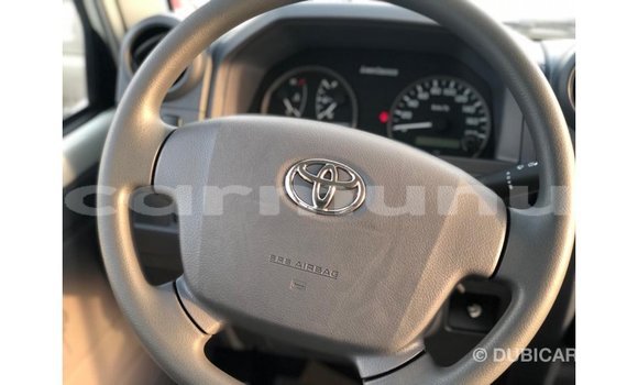 Buy Import Toyota Land Cruiser White Car in Import - Dubai in Region of Bouenza Buy Import Toyota Land Cruiser White Car in Import - Dubai in Region of Bouenza