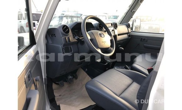 Buy Import Toyota Land Cruiser White Car in Import - Dubai in Region of Bouenza Buy Import Toyota Land Cruiser White Car in Import - Dubai in Region of Bouenza