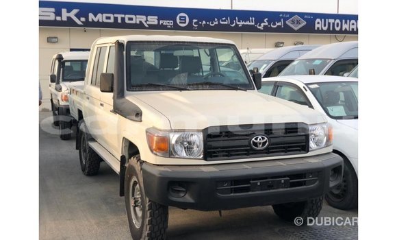 Buy Import Toyota Land Cruiser White Car in Import - Dubai in Region of Bouenza Buy Import Toyota Land Cruiser White Car in Import - Dubai in Region of Bouenza