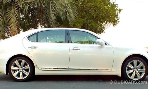 Acheter Import Voiture Lexus LS Blanc à Import - Dubai, Région de la Bouenza Acheter Import Voiture Lexus LS Blanc à Import - Dubai, Région de la Bouenza