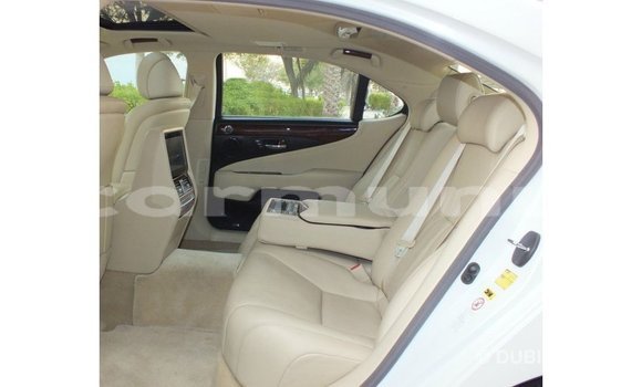 Acheter Import Voiture Lexus LS Blanc à Import - Dubai, Région de la Bouenza Acheter Import Voiture Lexus LS Blanc à Import - Dubai, Région de la Bouenza