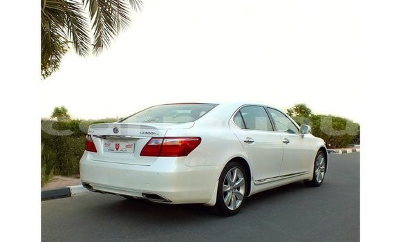 Acheter Import Voiture Lexus LS Blanc à Import - Dubai, Région de la Bouenza Acheter Import Voiture Lexus LS Blanc à Import - Dubai, Région de la Bouenza