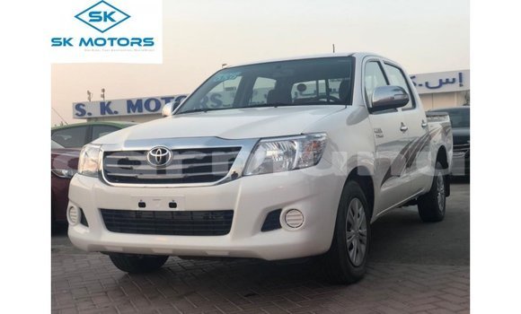 Acheter Import Voiture Toyota Hilux Blanc à Import - Dubai, Région de la Bouenza