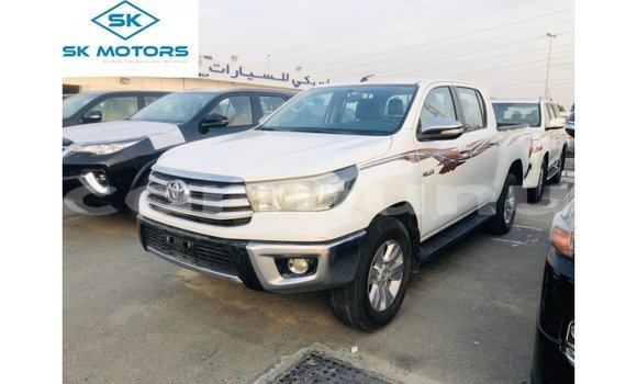 Acheter Import Voiture Toyota Hilux Blanc à Import - Dubai, Région de la Bouenza