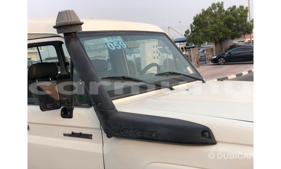 Acheter Import Voiture Toyota Land Cruiser Blanc à Import - Dubai, Région de la Bouenza Acheter Import Voiture Toyota Land Cruiser Blanc à Import - Dubai, Région de la Bouenza