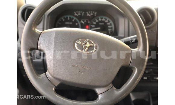 Acheter Import Voiture Toyota Land Cruiser Blanc à Import - Dubai, Région de la Bouenza Acheter Import Voiture Toyota Land Cruiser Blanc à Import - Dubai, Région de la Bouenza