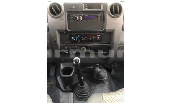 Acheter Import Voiture Toyota Land Cruiser Blanc à Import - Dubai, Région de la Bouenza Acheter Import Voiture Toyota Land Cruiser Blanc à Import - Dubai, Région de la Bouenza