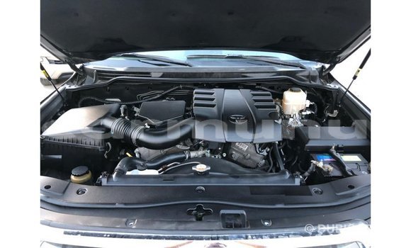 Buy Import Toyota Land Cruiser Black Car in Import - Dubai in Region of Bouenza Buy Import Toyota Land Cruiser Black Car in Import - Dubai in Region of Bouenza