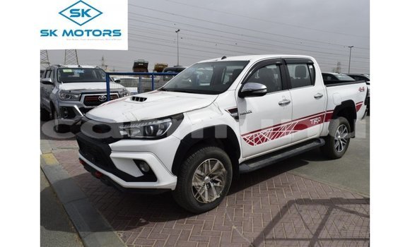 Acheter Import Voiture Toyota Hilux Blanc à Import - Dubai, Région de la Bouenza