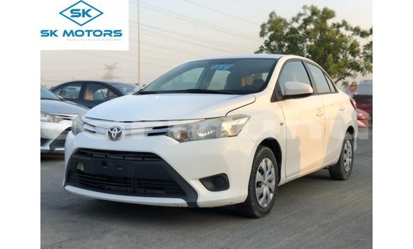 Acheter Import Voiture Toyota Yaris Blanc à Import - Dubai, Région de la Bouenza