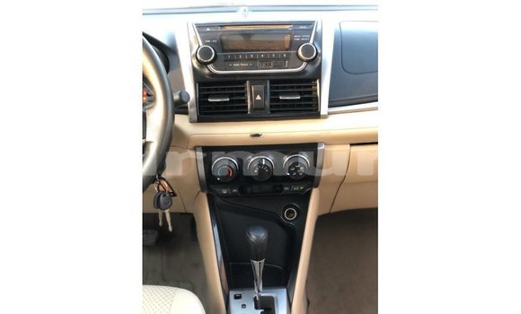 Acheter Import Voiture Toyota Yaris Blanc à Import - Dubai, Région de la Bouenza Acheter Import Voiture Toyota Yaris Blanc à Import - Dubai, Région de la Bouenza