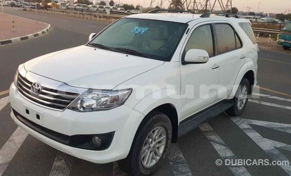Acheter Import Voiture Toyota Fortuner Blanc à Import - Dubai, Région de la Bouenza Acheter Import Voiture Toyota Fortuner Blanc à Import - Dubai, Région de la Bouenza