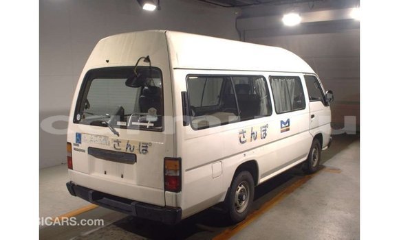 Acheter Import Voiture Nissan Caravan Blanc à Import - Dubai, Région de la Bouenza Acheter Import Voiture Nissan Caravan Blanc à Import - Dubai, Région de la Bouenza