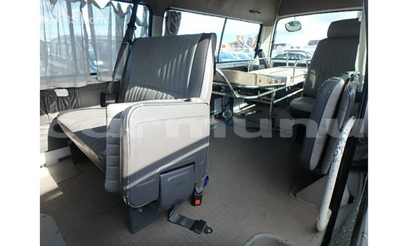 Acheter Import Voiture Nissan Caravan Blanc à Import - Dubai, Région de la Bouenza Acheter Import Voiture Nissan Caravan Blanc à Import - Dubai, Région de la Bouenza
