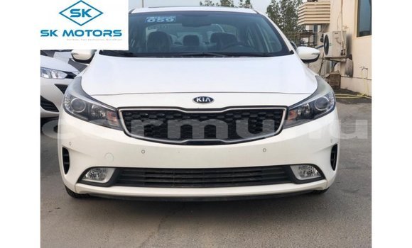 Acheter Import Voiture Kia Cerato Blanc à Import - Dubai, Région de la Bouenza