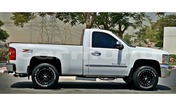 Acheter Import Voiture Chevrolet Silverado Blanc à Import - Dubai, Région de la Bouenza Acheter Import Voiture Chevrolet Silverado Blanc à Import - Dubai, Région de la Bouenza