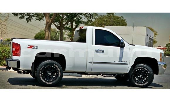 Acheter Import Voiture Chevrolet Silverado Blanc à Import - Dubai, Région de la Bouenza Acheter Import Voiture Chevrolet Silverado Blanc à Import - Dubai, Région de la Bouenza