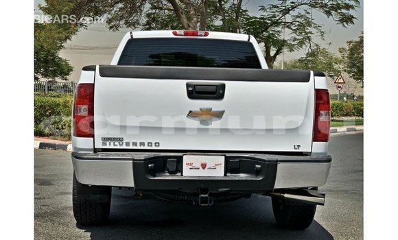 Acheter Import Voiture Chevrolet Silverado Blanc à Import - Dubai, Région de la Bouenza Acheter Import Voiture Chevrolet Silverado Blanc à Import - Dubai, Région de la Bouenza