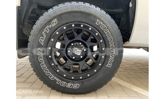 Acheter Import Voiture Chevrolet Silverado Blanc à Import - Dubai, Région de la Bouenza Acheter Import Voiture Chevrolet Silverado Blanc à Import - Dubai, Région de la Bouenza