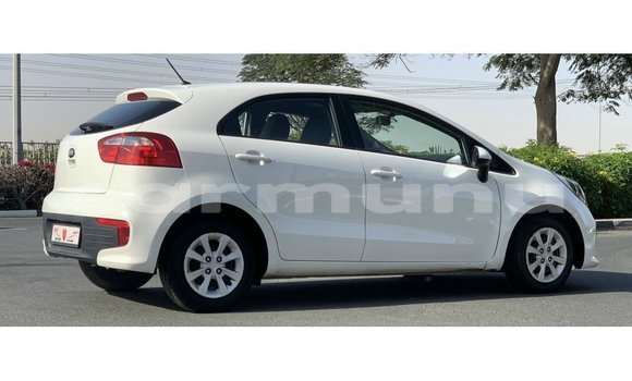 Acheter Import Voiture Kia Rio Blanc à Import - Dubai, Région de la Bouenza Acheter Import Voiture Kia Rio Blanc à Import - Dubai, Région de la Bouenza