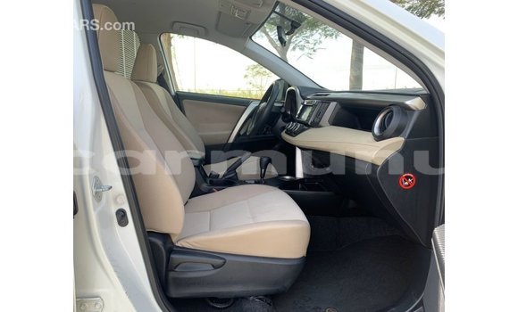 Acheter Import Utilitaire Toyota HiAce Blanc à Import - Dubai, Région de la Bouenza Acheter Import Utilitaire Toyota HiAce Blanc à Import - Dubai, Région de la Bouenza