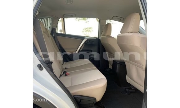 Acheter Import Utilitaire Toyota HiAce Blanc à Import - Dubai, Région de la Bouenza Acheter Import Utilitaire Toyota HiAce Blanc à Import - Dubai, Région de la Bouenza