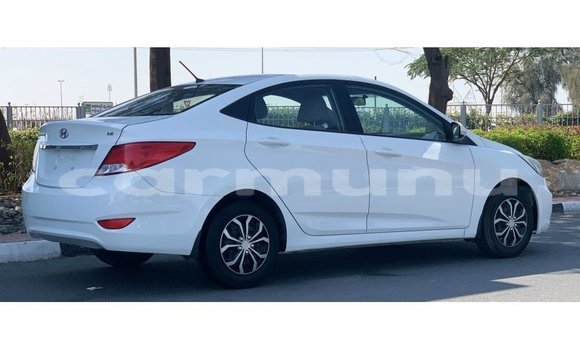 Acheter Import Voiture Hyundai Accent Blanc à Import - Dubai, Région de la Bouenza Acheter Import Voiture Hyundai Accent Blanc à Import - Dubai, Région de la Bouenza