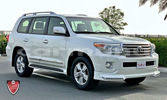 Acheter Import Voiture Toyota Land Cruiser Blanc à Import - Dubai, Région de la Bouenza Acheter Import Voiture Toyota Land Cruiser Blanc à Import - Dubai, Région de la Bouenza